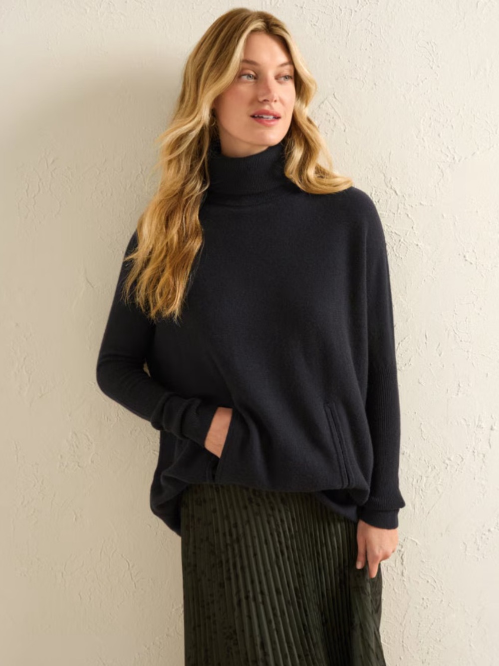GARNET HILL OVERSIZED TURTLENECK SWEATER